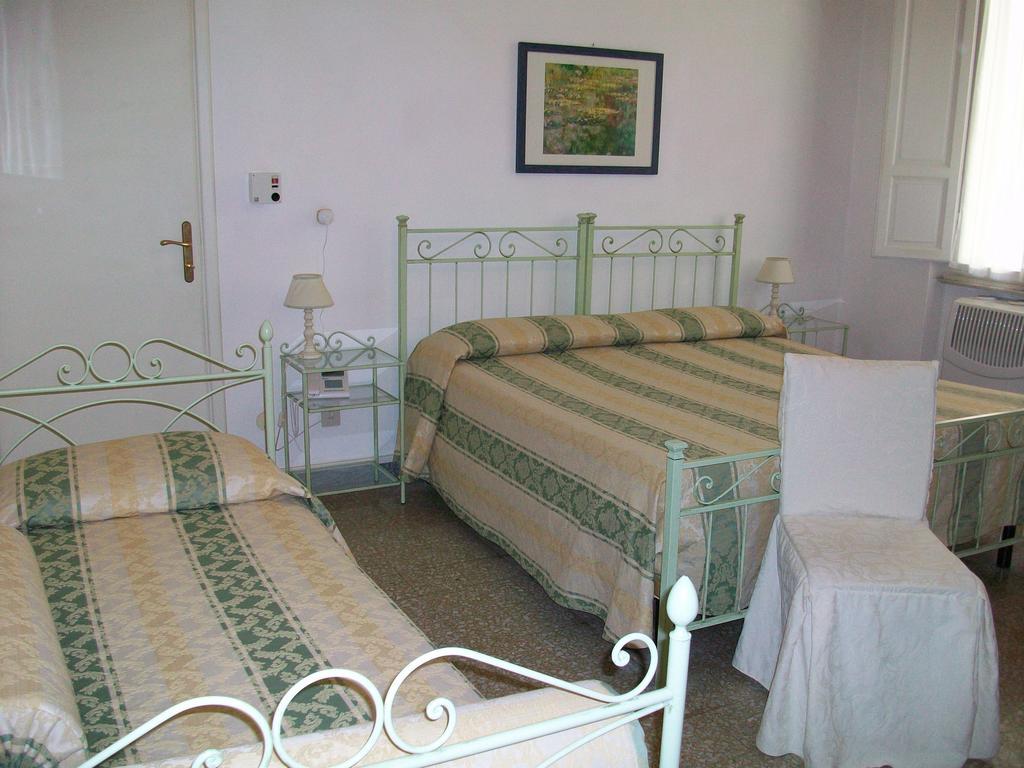 Hotel La Primula Forte dei Marmi Ruang foto