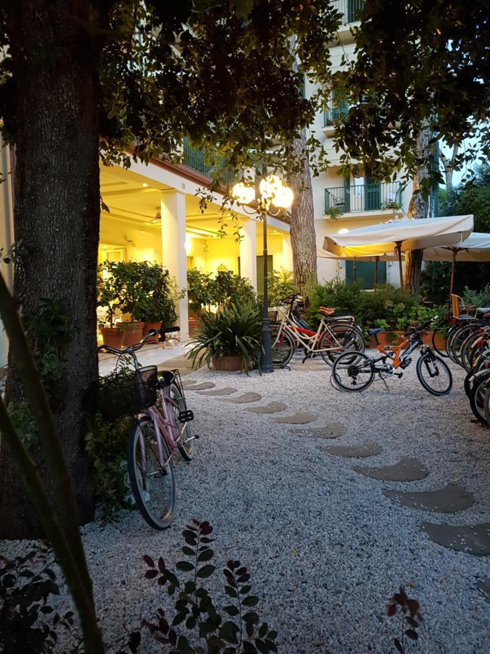 Hotel La Primula Forte dei Marmi Bagian luar foto